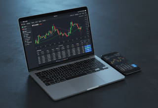Surveillance de l’activité — suivi de l’historique de trading et des performances des fonds